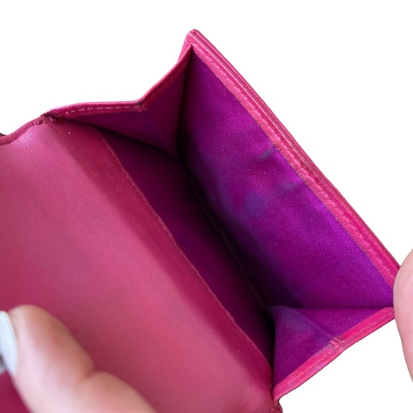 CHANEL camellia wallet in pink with raspberry interior. Hologram in tact. Chain. - Picture 7 of 9